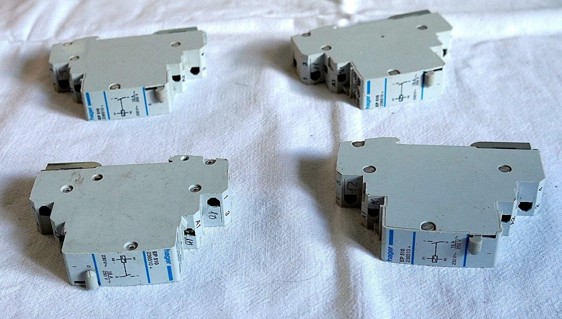 Componenti elettronici: Fernschalter, Impulsschalter, Stromstosschalter – Usato da Baar venduto da 2cvbaar 2