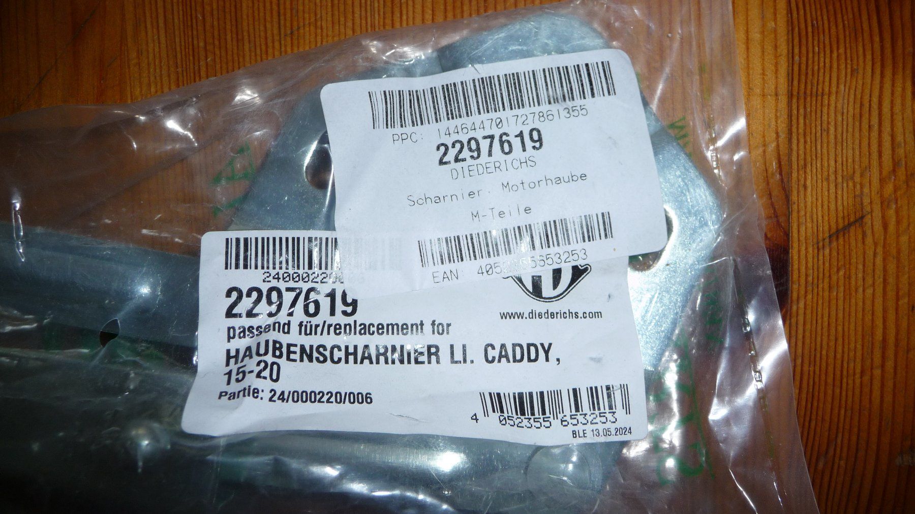 VW Autos: Haubenscharnier Caddy IV R.+L. – Neu und originalverpackt aus Rapperswil SG von 1035f 2