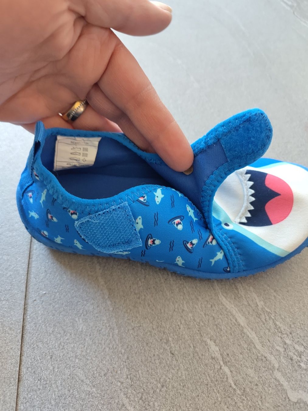 Scarpe per ragazzi: Badeschuhe mit Klett (Gr. 26) – Usato da Reichenburg venduto da DerUhu 3