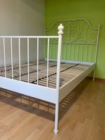 Weisses Metallbett