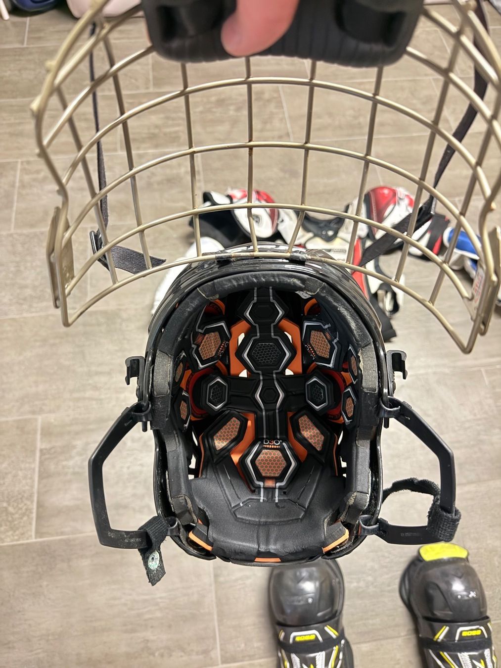 Bauer Protections: Komplette Eishockeyausrüstung – D'occasion à Nürensdorf par Hlen 4