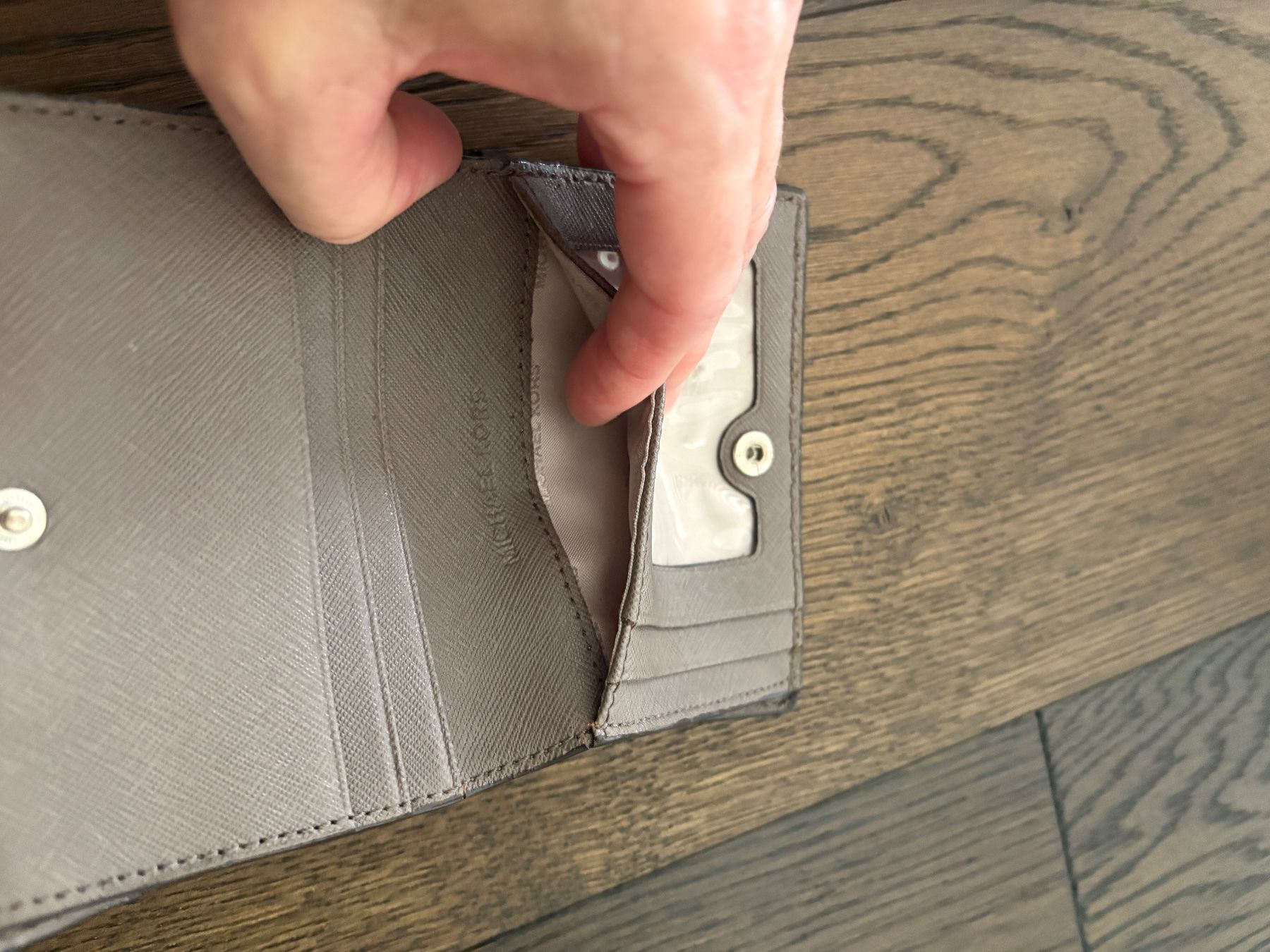 Michael Kors Portamonete: Michael Kors Geldbörse – Usato da Schaan venduto da ManuelaJ. 4