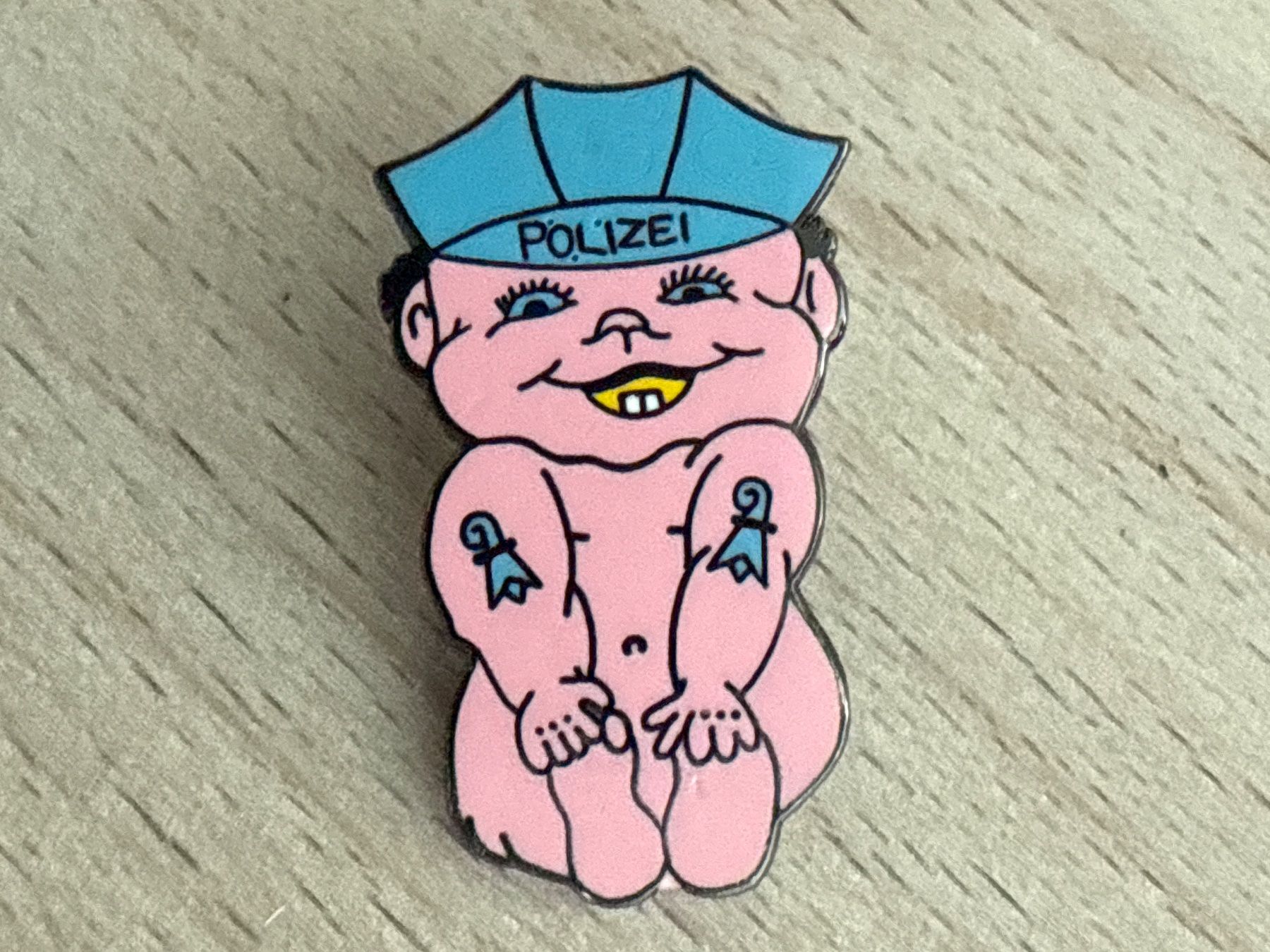 Placchette & Badge: Pin Polizei  Basel – Usato da Glattbrugg venduto da Schweigmatt