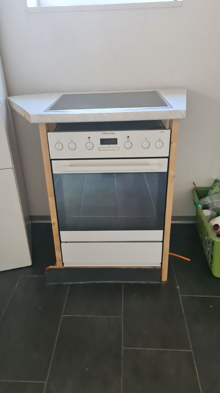 Cucine: Electrolux Einbaubackofen LUXE mit Glaskeramik-Kochfeld – Usato da Gümligen venduto da Pascual002