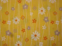Baumwollstoff gelb mit Blüten in weiss, orange und taupe