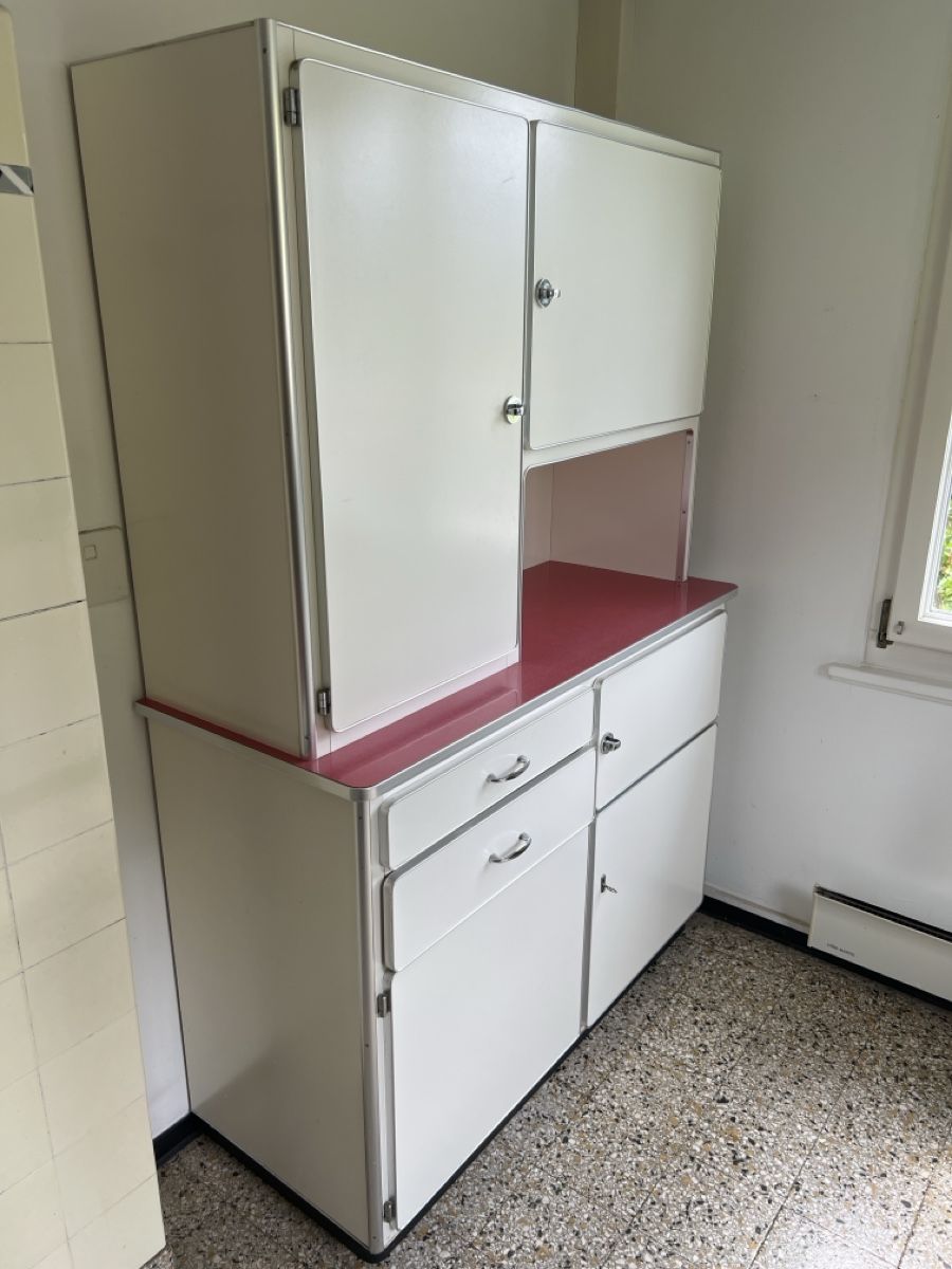 Armadi: Antiker Küchenschrank mit vielen Fächern. – Usato da Glarus venduto da R.B8750 4