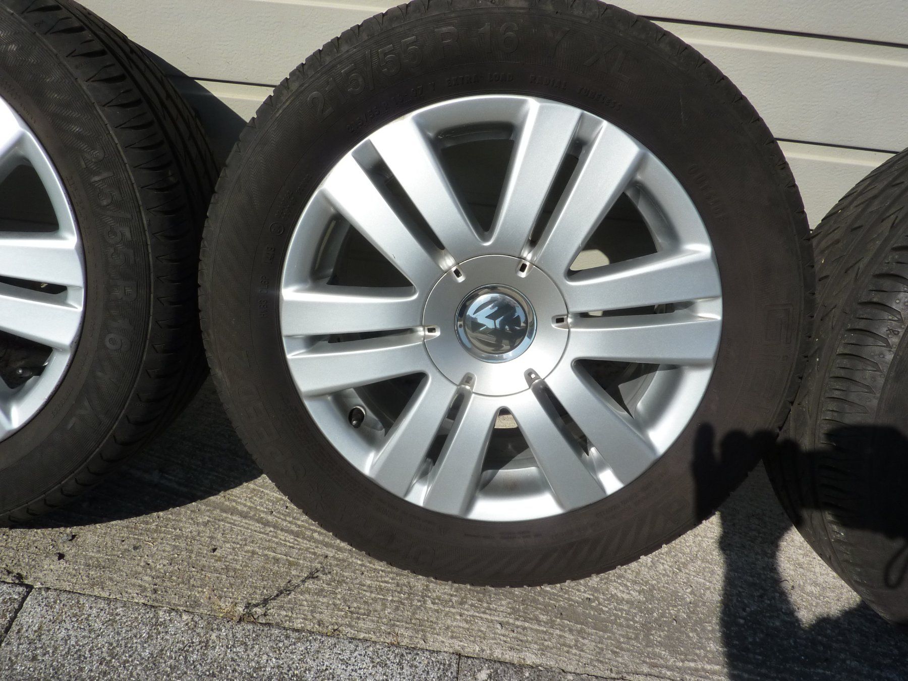 Volkswagen Pneus & Roues: Original VW EOS Kompletrad 16Zoll – D'occasion à Niederscherli par Zahnd1 5