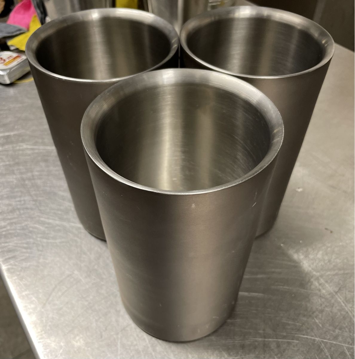 Sonstiges: Weinbehälter 12x20 und 16.5x16.5 – Gebraucht aus Volketswil von Willis_Autoteile 3