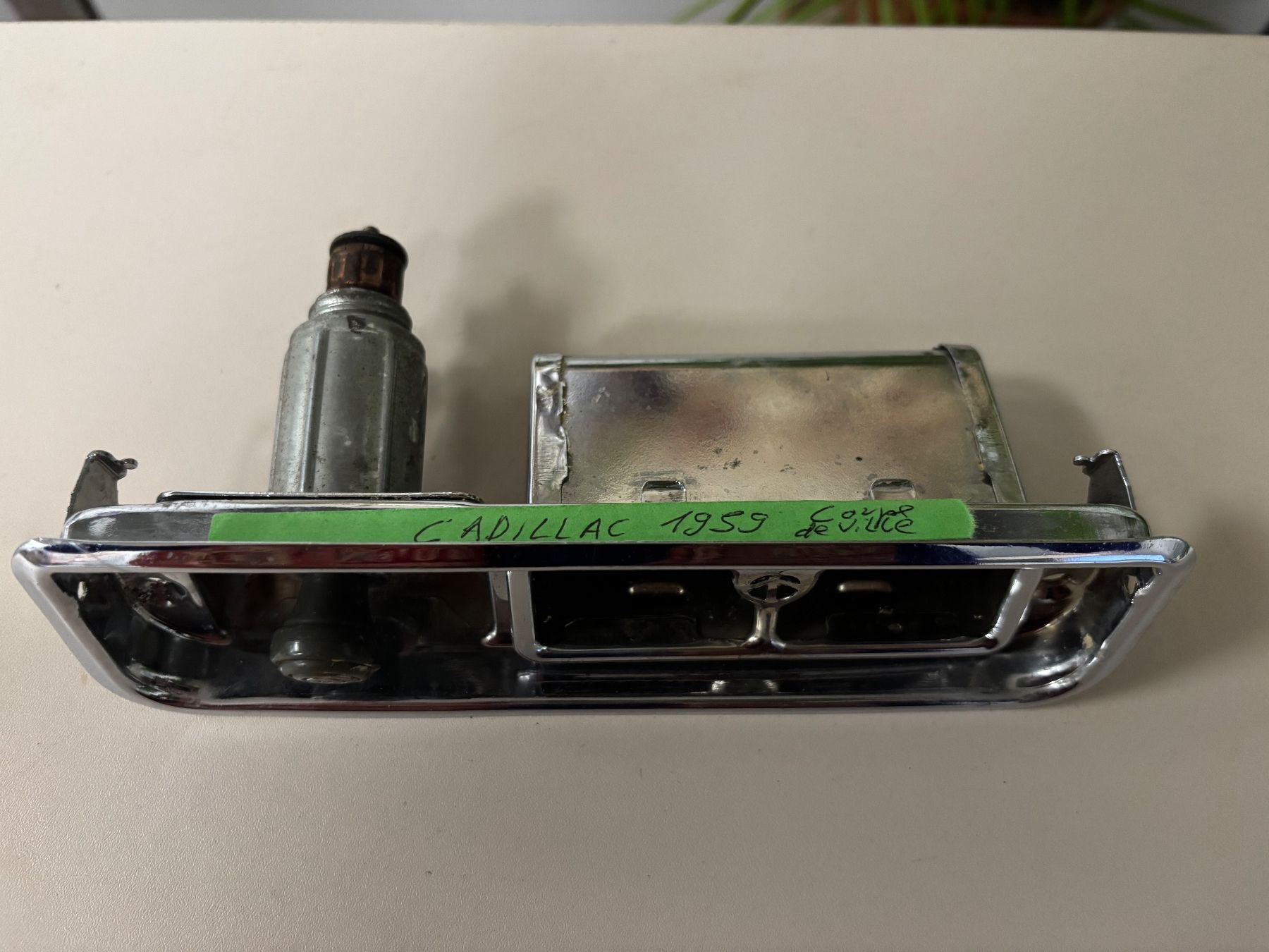 Portacenere: Aschenbecher mit Zigarettenanzünder zu Cadillac Deville ! – Usato da Brügg BE venduto da rutschimedizin 2