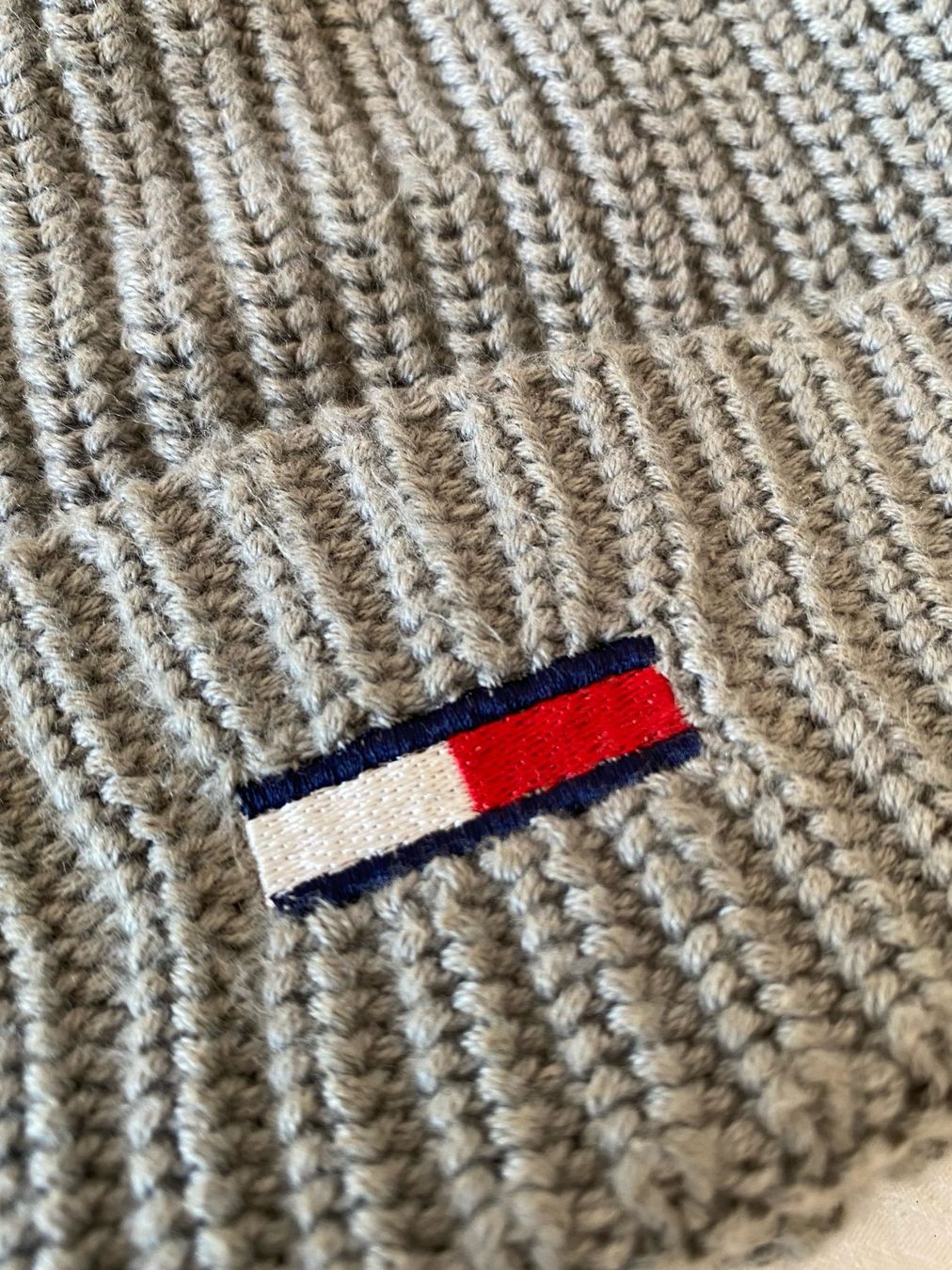 Tommy Hilfiger Copricapi, berretti & cappellini: Bonnet Tomy Hilfiger tricot gris – Usato da St-Blaise venduto da Windy2 1