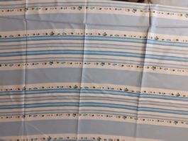 Stoff Coupon- 1m × 1.30 Babyblau mit Streifen und Blumen