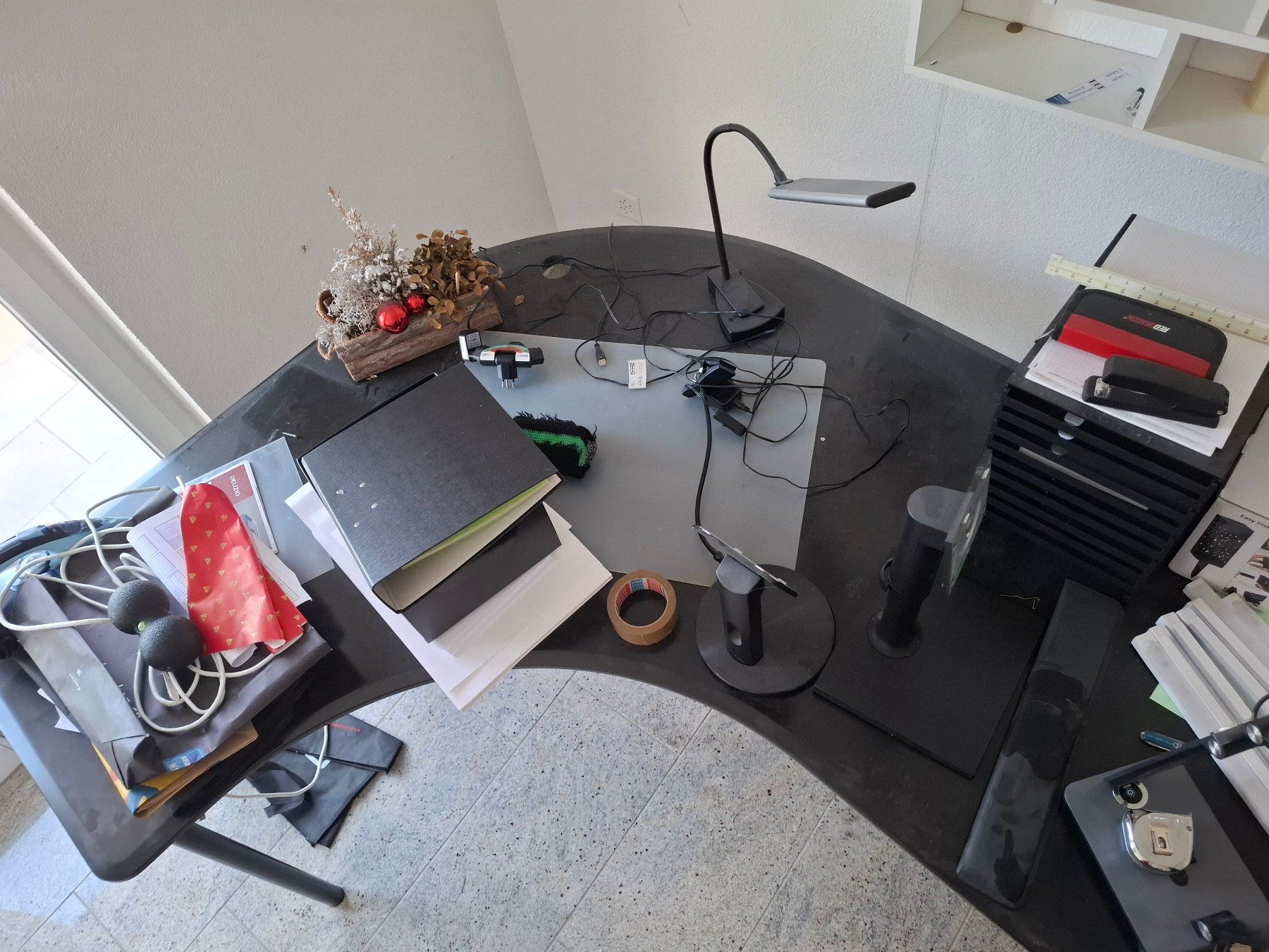 Scrivanie: Eckschreibtisch schwarz MDF lackiert – Usato da Rupperswil venduto da MBo_6hmh 1