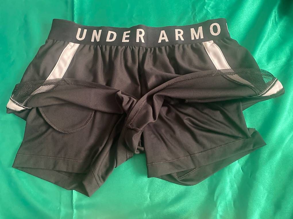 Hosen: Under Armour, Damen Sportshort – Gebraucht aus St. Gallen von Konstanza 3
