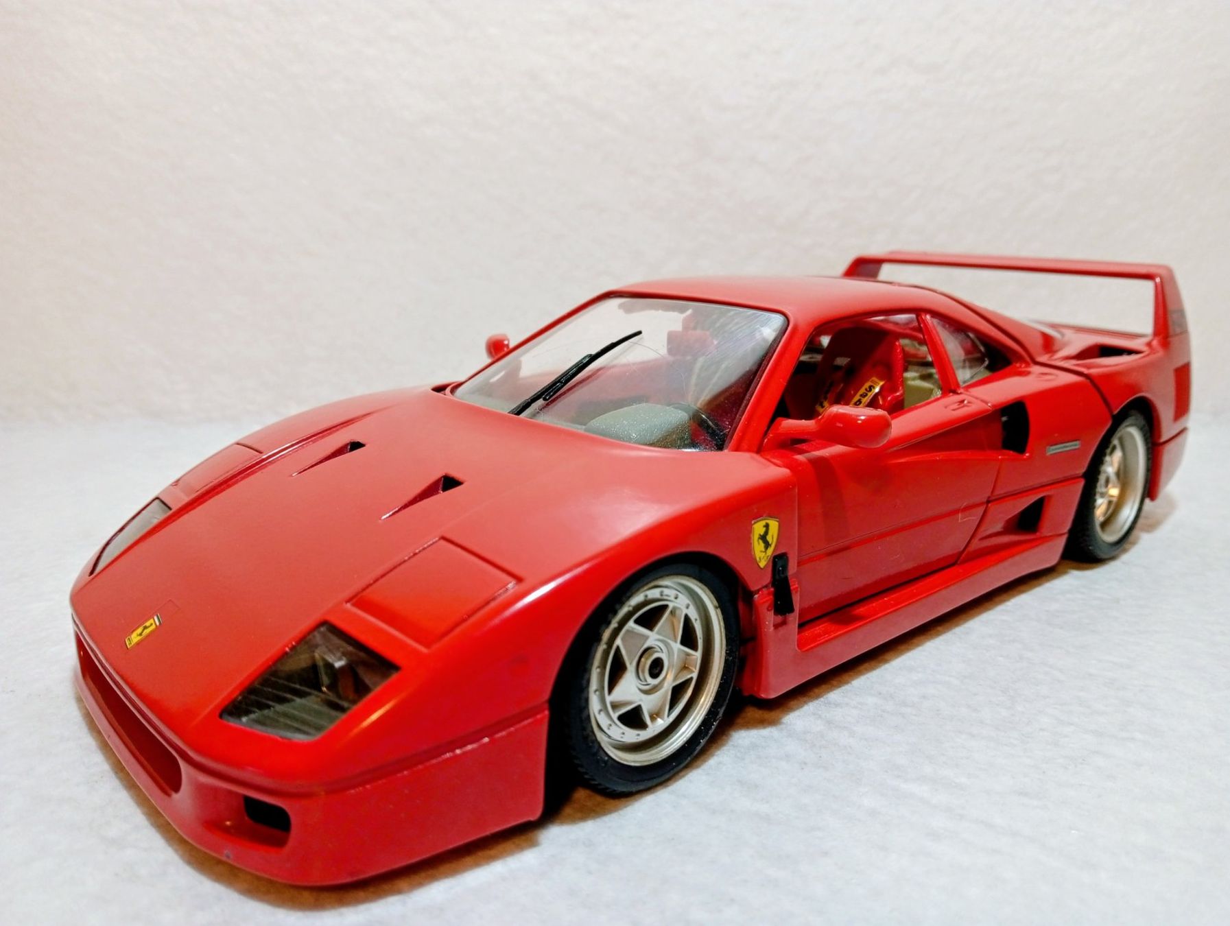 Bburago Modellautos: Ferrari F40 – Gebraucht aus Huttwil von Secondtrain