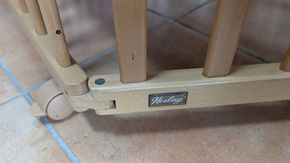 Parcs & barrières de sécurité: Holz Laufgitter 6-Eckig mit gepolsterten Stoff-Einlagen – D'occasion à Würenlos par Wentta 6