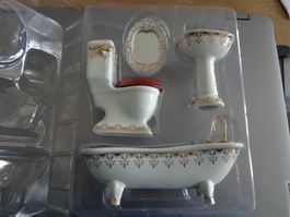 4 teil. Badezimmermöbel Porzellan für das Puppenhaus