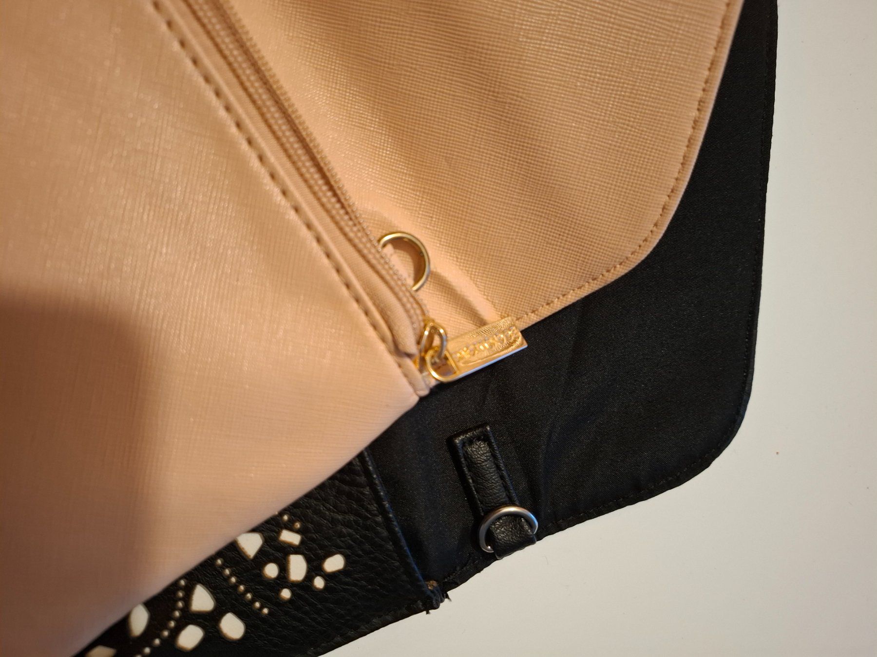Taschen für Damen: 2 x Clutch / Handtasche – Gebraucht aus Rotkreuz von PrelovedPicks 4