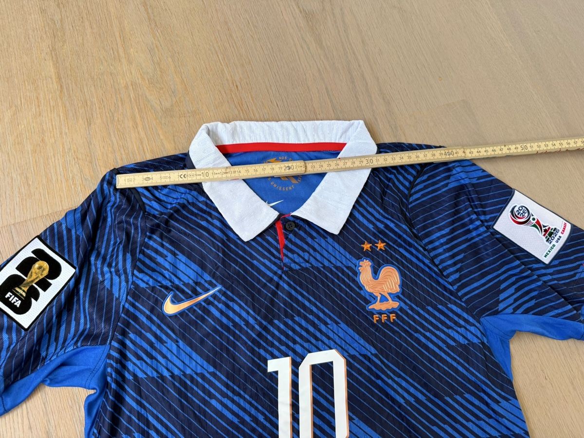 Maillots de corps & Pantalons: Mbappe Frankreich Performance Version Size L – Neuf (Voir description) à Allschwil par ale_99l7 5