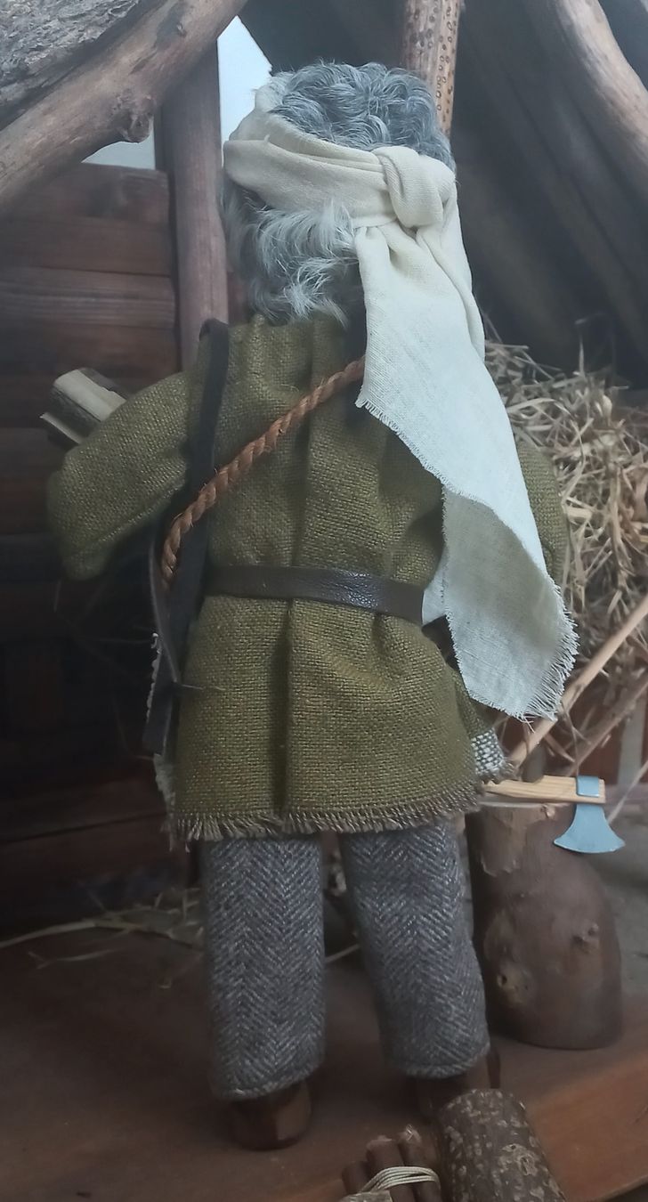 Statuette: Schwarzenberger Krippenfigur:  Silas, der  Holzhacker – Nuovo (secondo la descrizione) da Lachen SZ venduto da jimmygoal13 4
