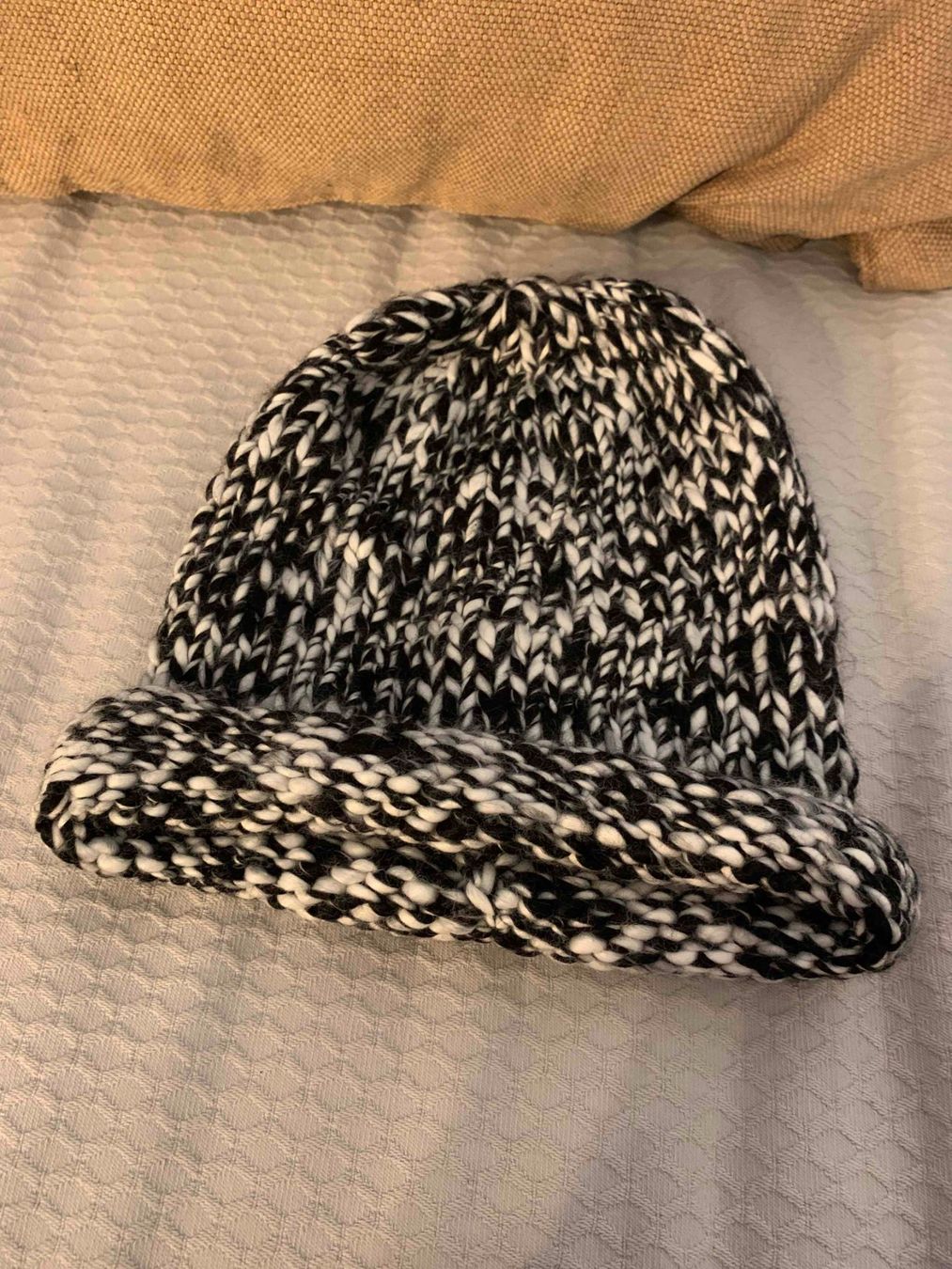 C&A Copricapi, berretti & cappellini: Beanie Schwarz/Weiss – Usato da Thalwil venduto da san_685y