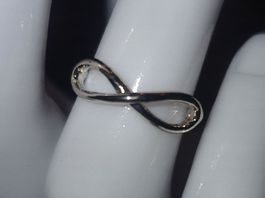 Silberner Infinity Ring, zeitlos, elegant, Grösse 44, Ewig