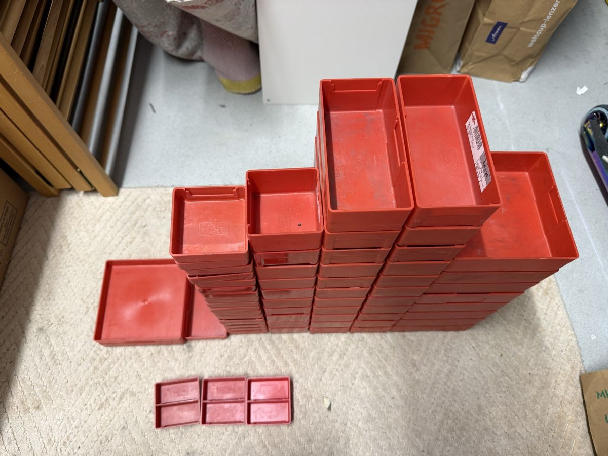 Lista Contenitori & Simili: 90x Lista Stapelboxen rote Behälter  – Usato da Oberengstringen venduto da sigurros 1