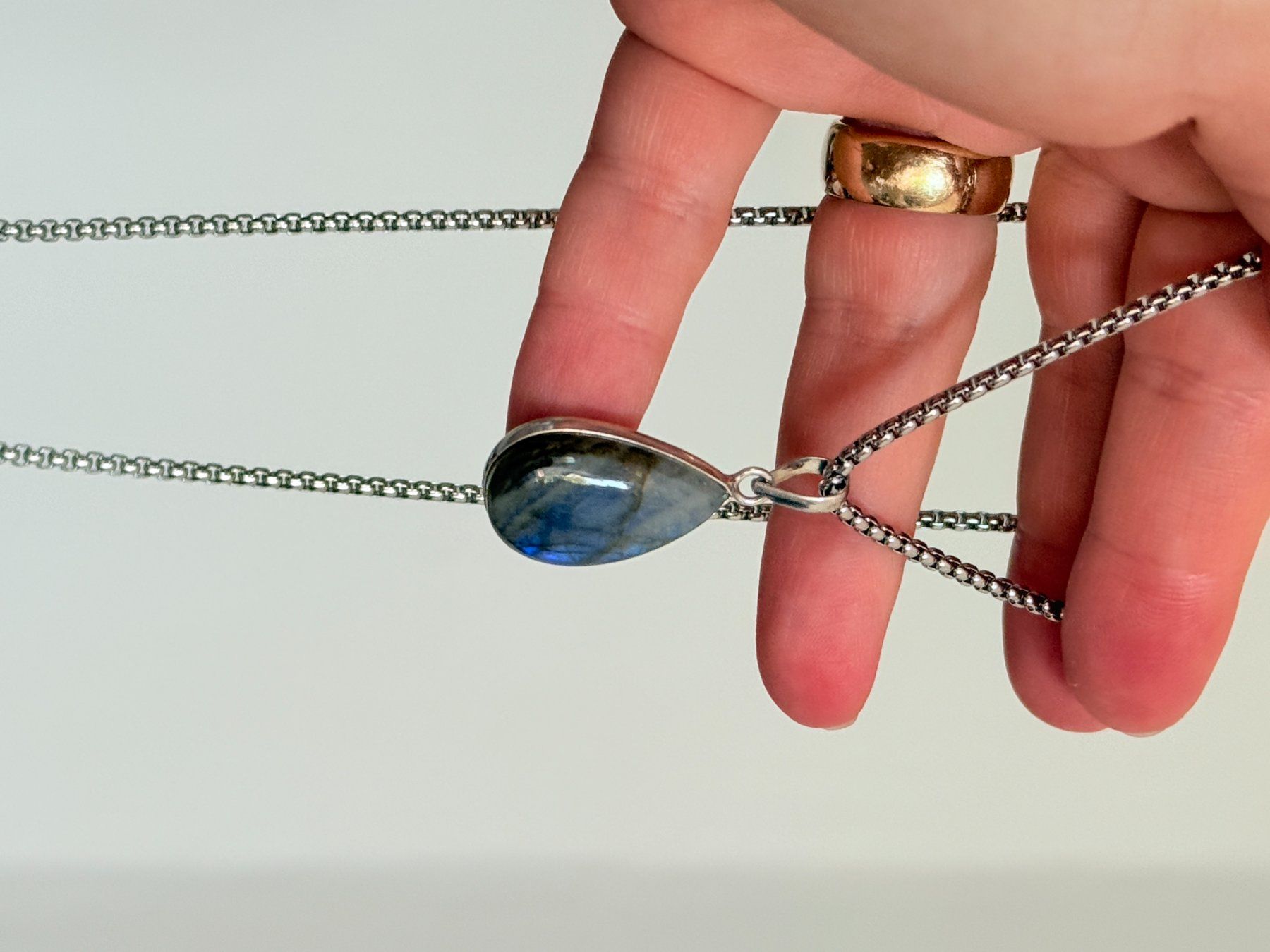 Catenine: Fashionable labradorite necklace – Nuovo e nell'imballaggio originale da Genève venduto da AGBERG 2