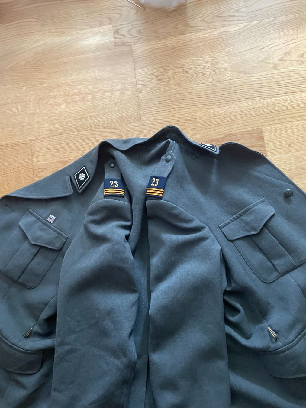 Uniformi: Schweizer Militär-Jacke – Usato da Rapperswil SG venduto da Boadioz 4