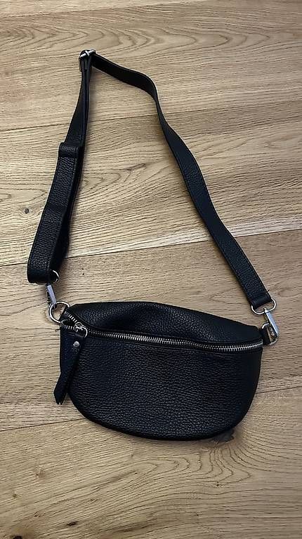 Sacs femmes: Umhängetasche schwarz – D'occasion à Emmenbrücke par fabiennejohn
