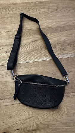 Umhängetasche schwarz