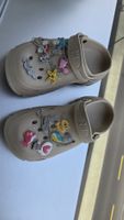Clogs mit Anhängern Meeresmotive Beige Grösse 39