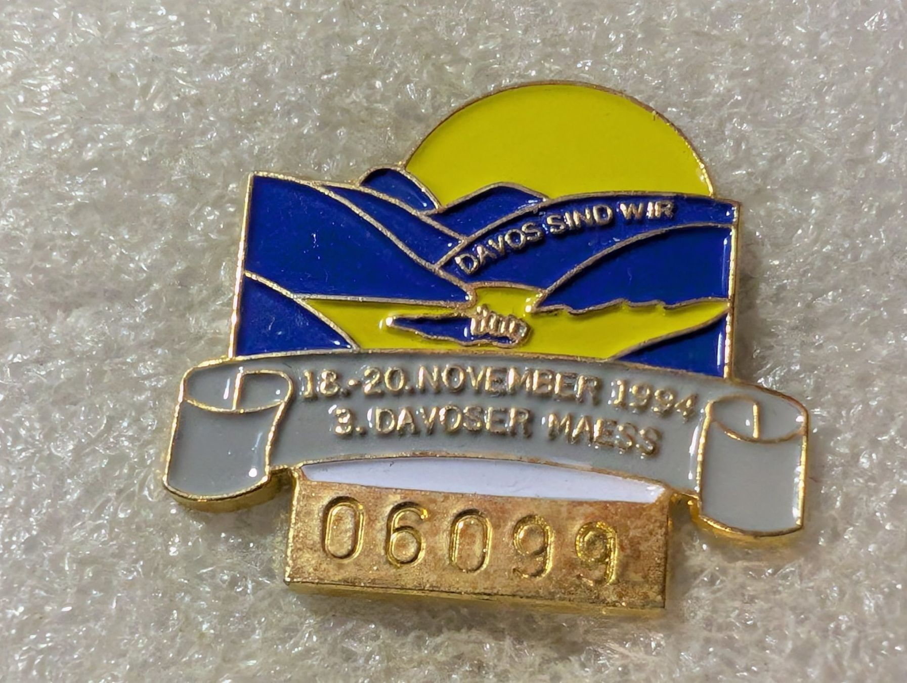 Placchette & Badge: Ansteckpin 105: Davos – Usato da Oppligen venduto da Pin-Fall-Shop