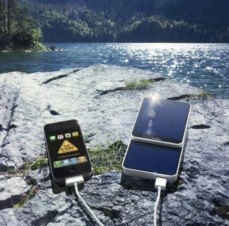 Caricatori & Batterie: SUNCHARGER: Solar-Ladegerät, Doppelpack! – Nuovo e nell'imballaggio originale da Wollerau venduto da Samichlaus 5