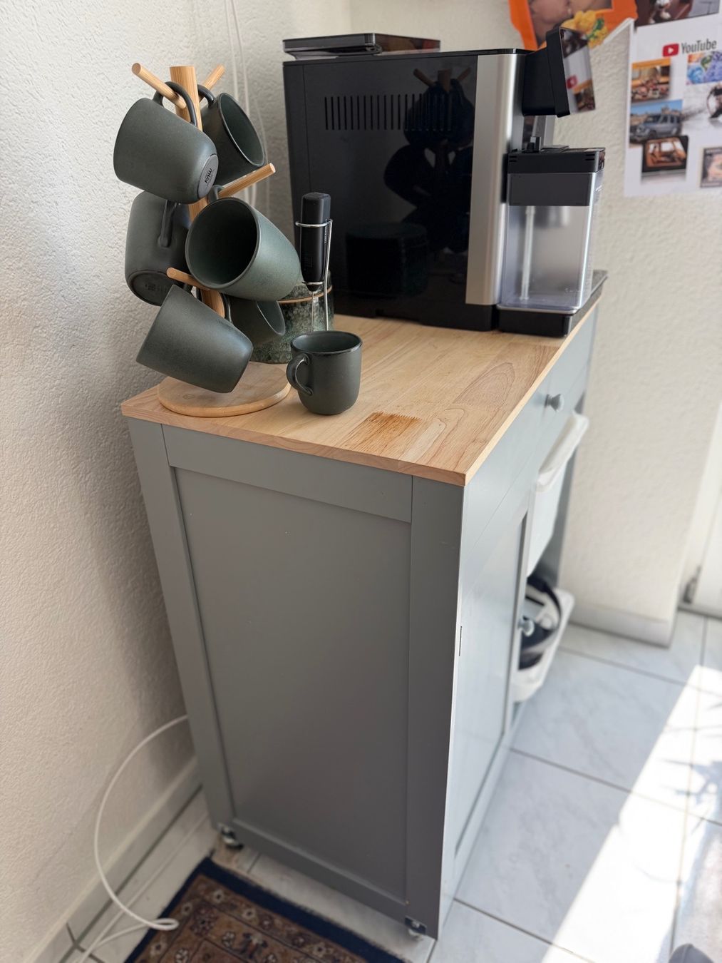 Carrelli di servizio: Küchenwagen / Kaffeemöbel auf Rollen grau Holzoptik – Usato da Root venduto da Jo.Di 1