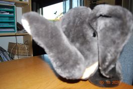 Stofftier Elefant graubraun weich gebraucht guter Zustand