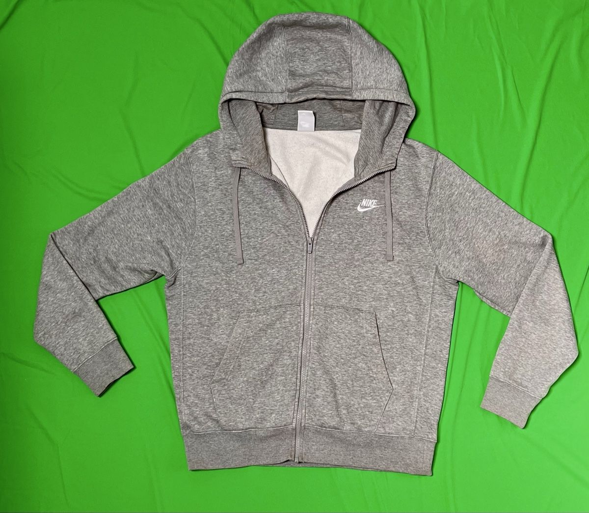 Nike Lots de vêtements: Ensemble Nike (M) – D'occasion à Delémont par kev_rvm7 2