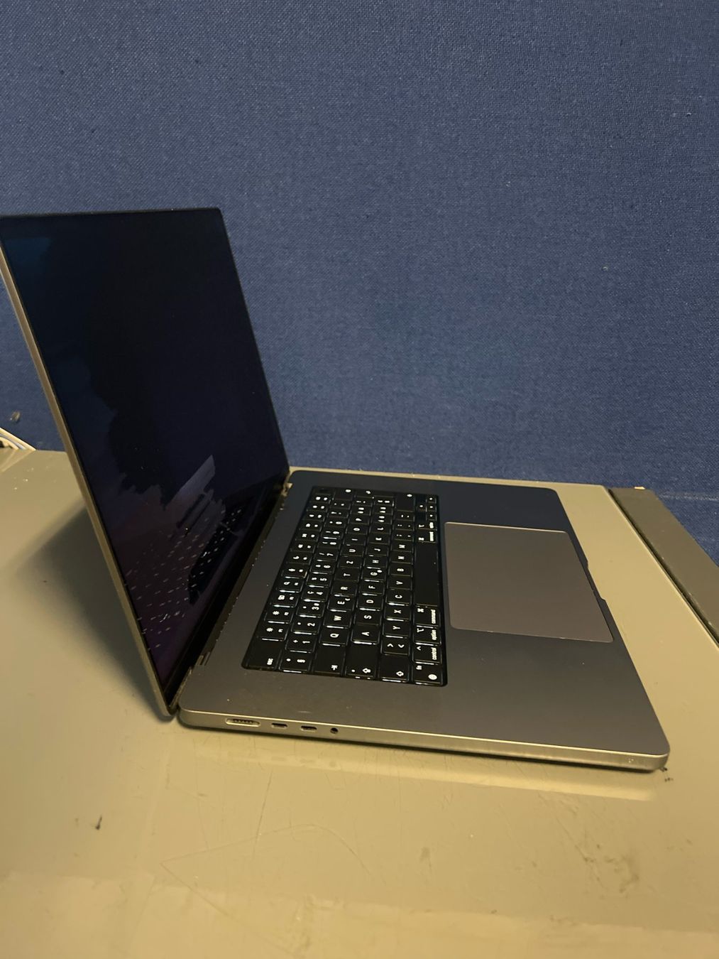 Apple Notebook: MacBook Pro 16" 2021 M1 iCloud sperre, Displaybruch #12 – Difettoso da Dietikon venduto da speedkauf 3