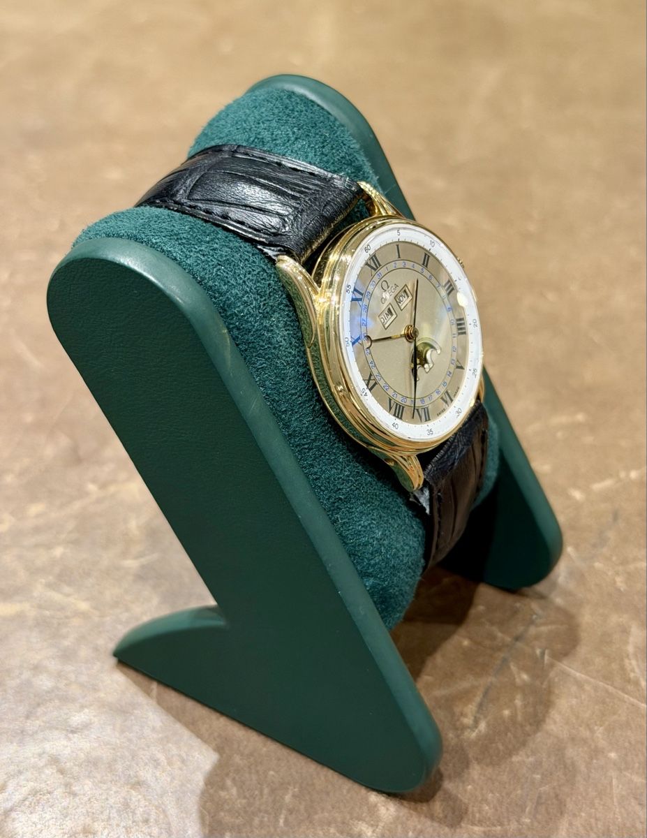 Omega Orologi: Omega Trible Date Moonphase 18K Gold – Usato da Zürich venduto da WATCHROOM 2