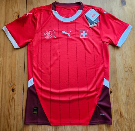 Trikot Schweiz Puma NEU Grösse S Schweizer Fussball Nati