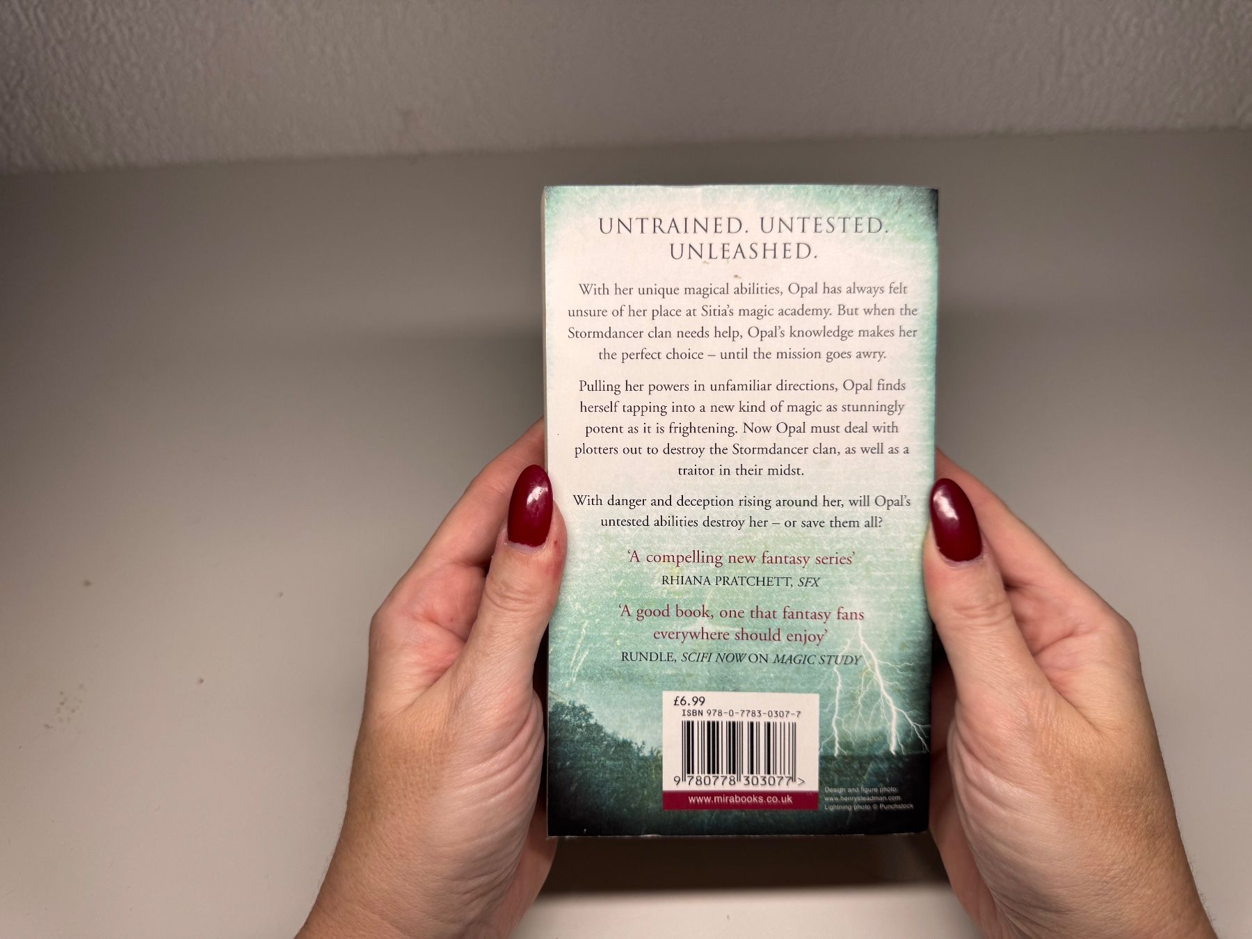 Bücher: NOVEL: Maria V. Snyder, Storm Glass – Gebraucht aus Grosswangen von English_books 9