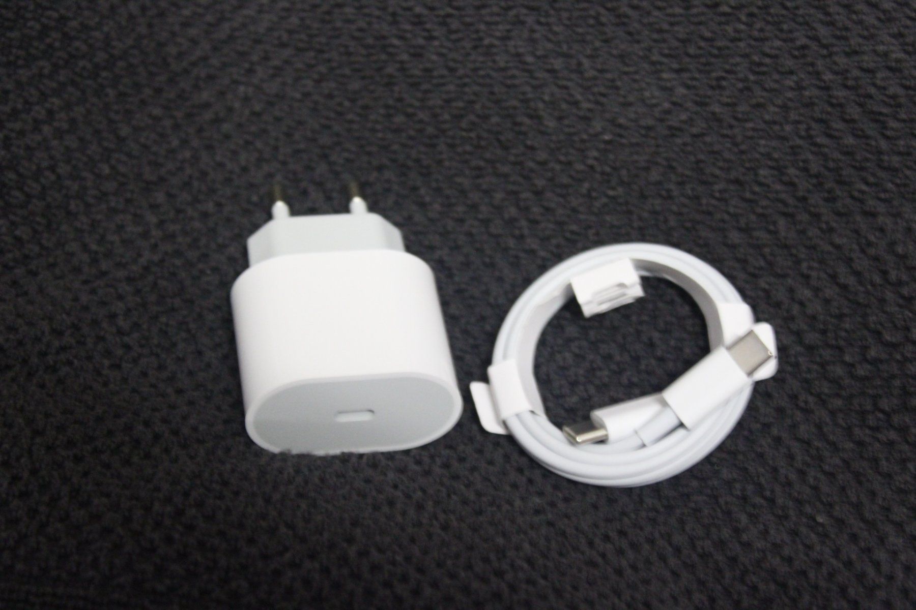 Cavi: 20W Netzteil + 2meter kabel USB C Lade iPhone 15 16 17 – Nuovo (secondo la descrizione) da Kirchdorf AG venduto da Apost008