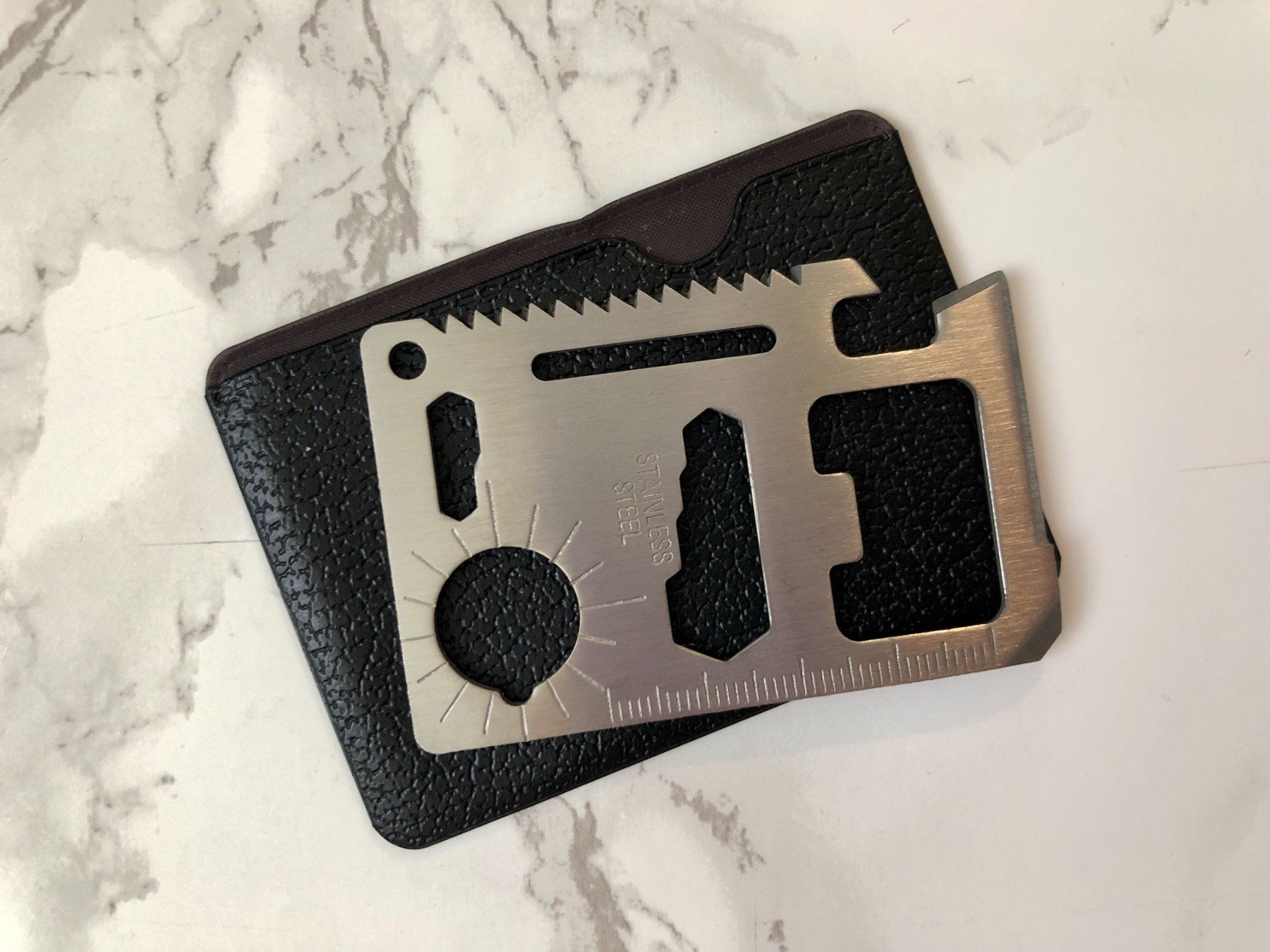 Portachiavi: Camping Multitool Survival mit Messer, Flaschenöffner und Co – Nuovo e nell'imballaggio originale da Berg am Irchel venduto da Zweiti_Chance 1