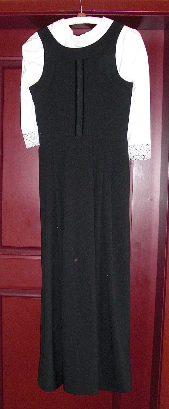 Vestiti: Dirndl & 3 Blusen & 3 Schürzen – Nuovo (secondo la descrizione) da Frauenkappelen venduto da HDPerle 6