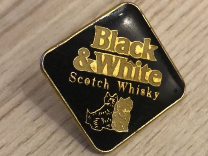 Plaketten & Abzeichen: Vends pins Black & Withe whisky – Gebraucht aus Corpataux von pfi_27t6