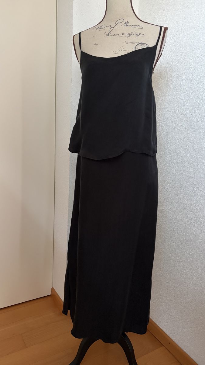 Kleider: Robe longue noire taille XS, 100% cupro – Neu und originalverpackt aus Romont FR von jeanne110
