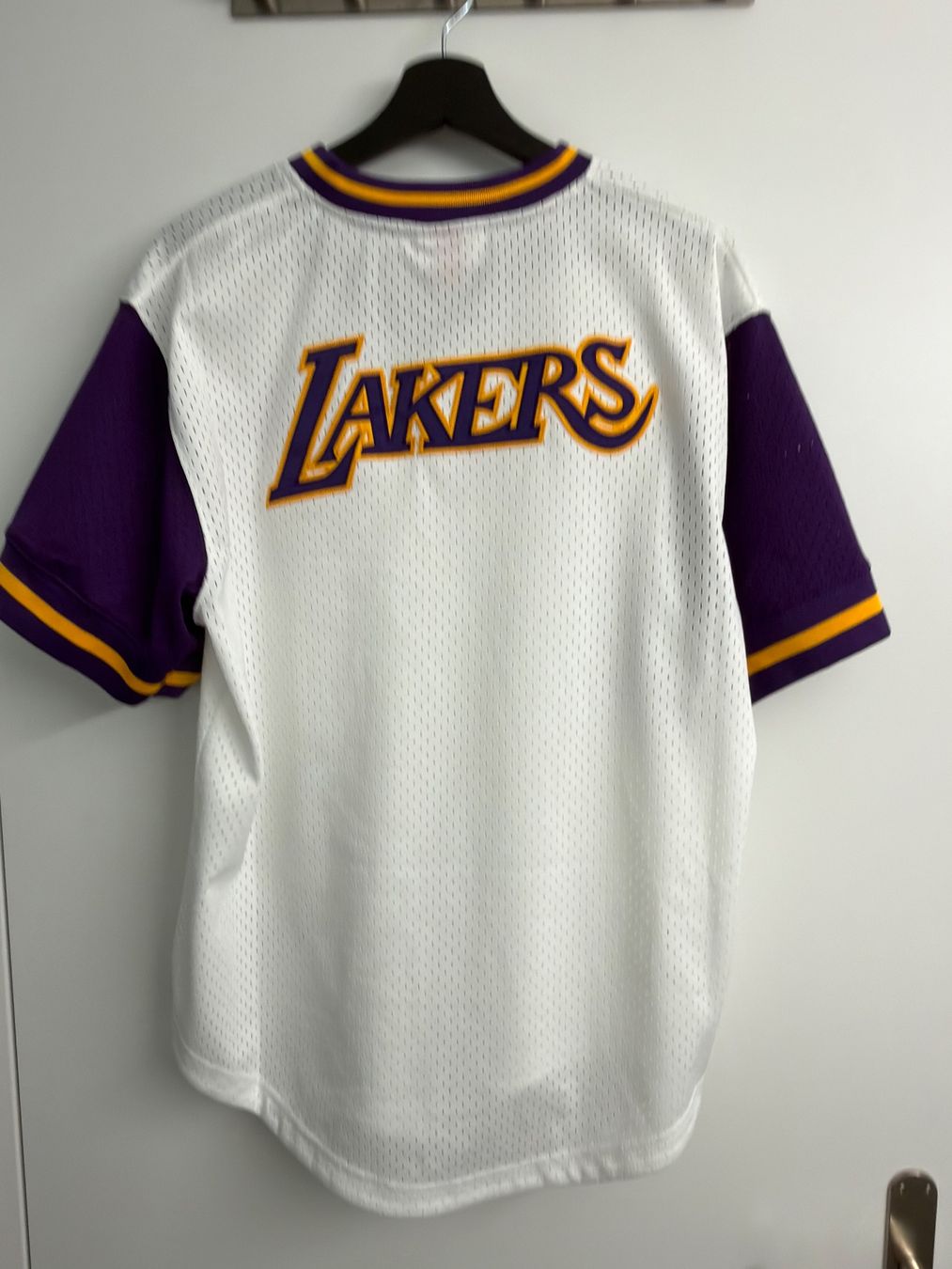 Mitchell & Ness Maillots de corps & Pantalons: NBA Lakers Trikot gr. L – D'occasion à Bischofszell par Niche_Welt 1