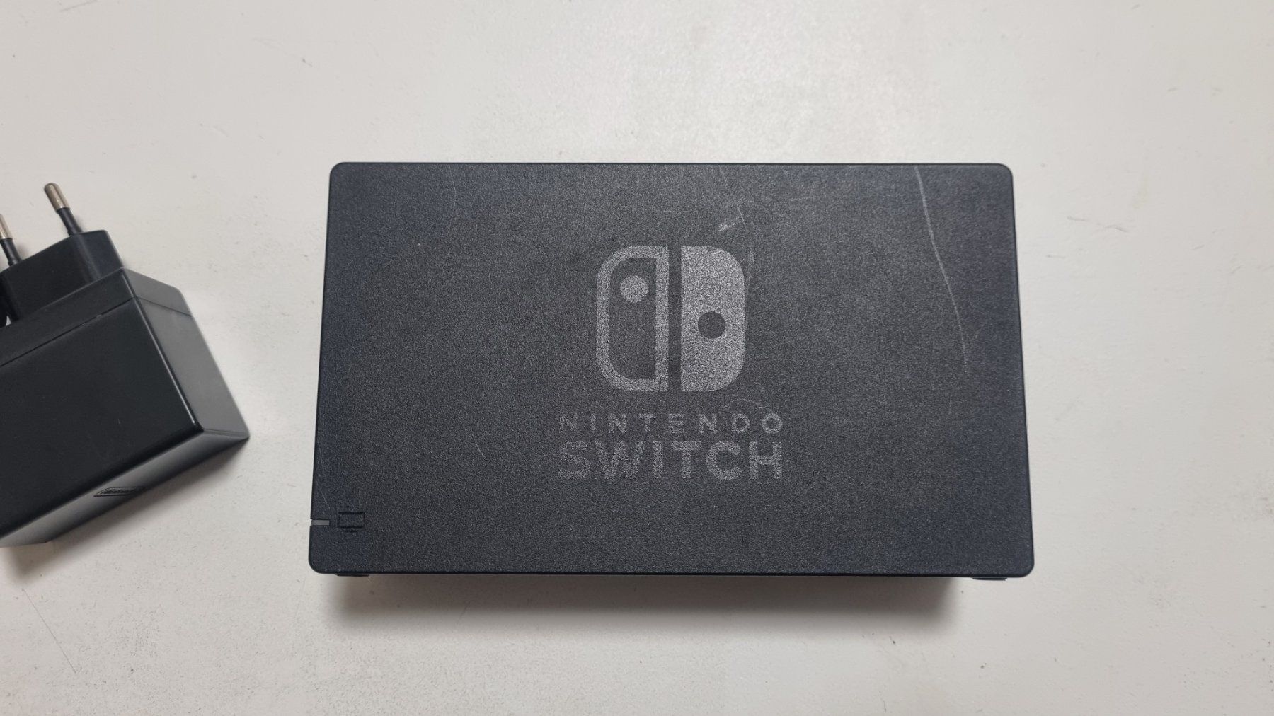Nintendo Console: Nintendo Switch Ladestation Dock + AC Adapter – Usato da Birsfelden venduto da val_d9c2 2