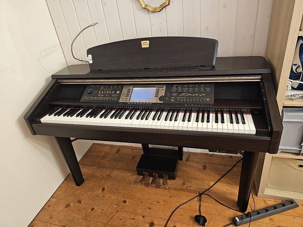 Instruments de musique: Yamaha Clavinova – D'occasion à Gähwil par blue07