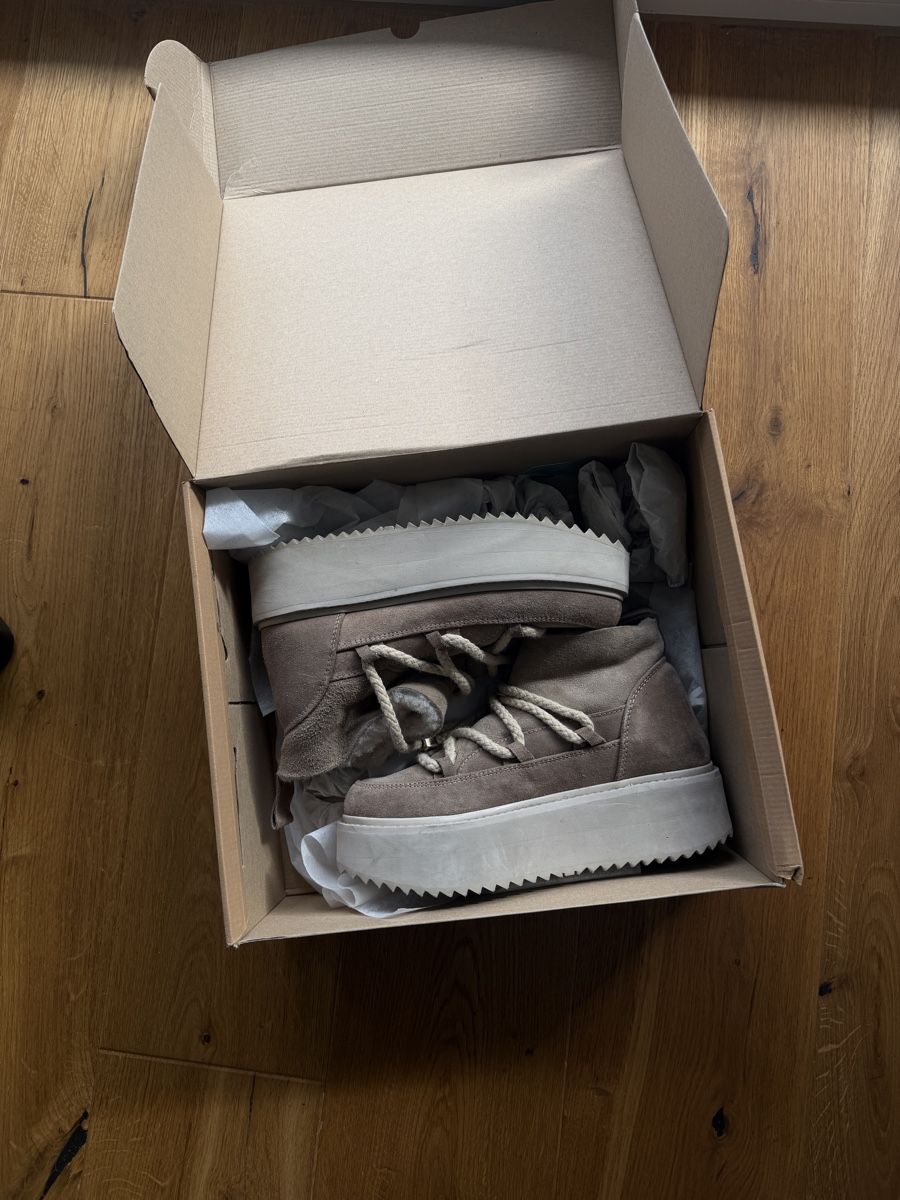 Inuikii Scarpe da donna: Inuikii Boots mit Plateau – Nuovo (secondo la descrizione) da Merenschwand venduto da melanielh