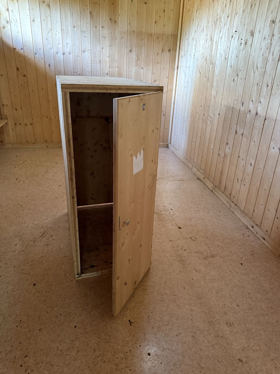 Ruchers: Schweizerkasten Hinterbehandlung – D'occasion à Cham par ReUse_and_ReCycle 1